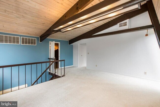 Building Photo - 3406 Woodvalley Dr