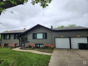 Building Photo - Westgate / Dist 66 Gem