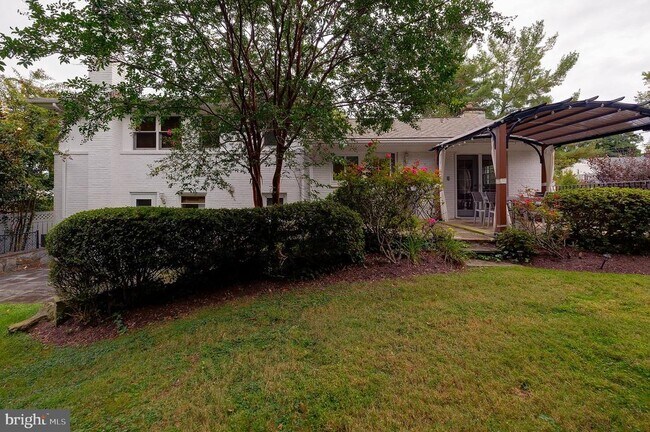 Building Photo - 9420 Holland Ave