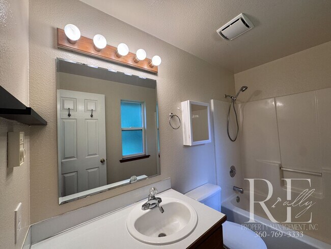 Building Photo - Peaceful End-of-Street Duplex with Private...