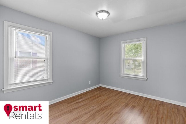 Building Photo - 1210 St Richard Dr