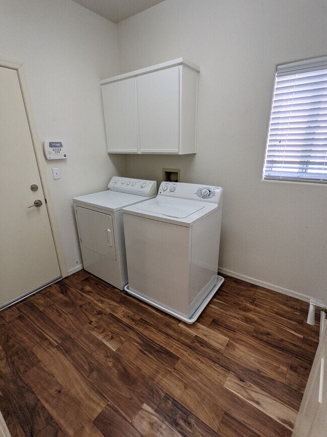 Building Photo - 9361 Fresh Spring Dr