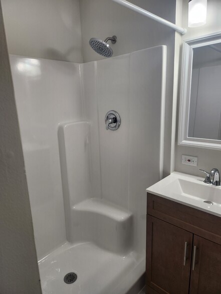 Building Photo - 423 Berkshire Dr