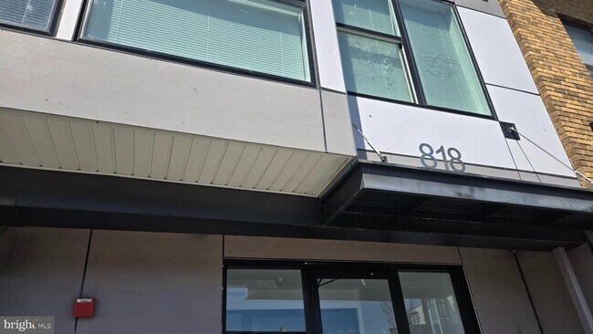 Building Photo - 818 Bladensburg Rd NE