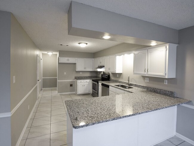 Building Photo - 4 bed, 2.5 bath home with great curb appeal near 385.