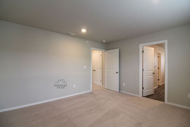 Building Photo - 8043 Ranchland Ln