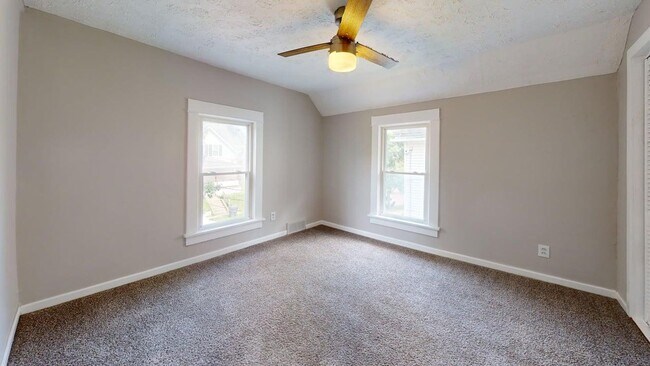 Building Photo - 982 Collinwood Ave