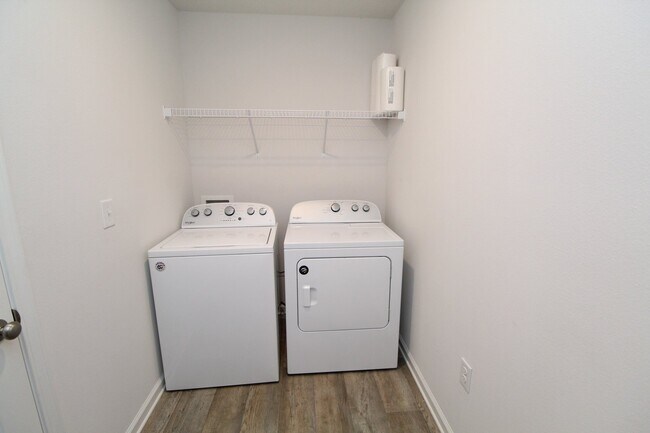 Building Photo - Lakeshore Preserve 3BR Home with Garage – ...