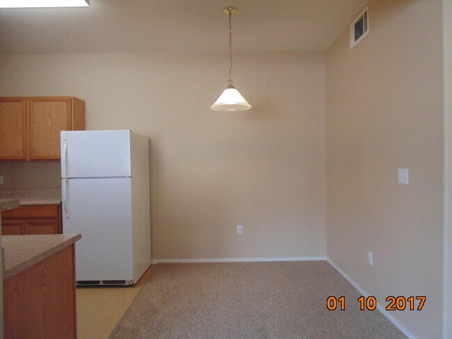 Building Photo - COZY 2 BEDROOM 2 FULL BATH CONDO LOCATED ON SECOND LEVEL