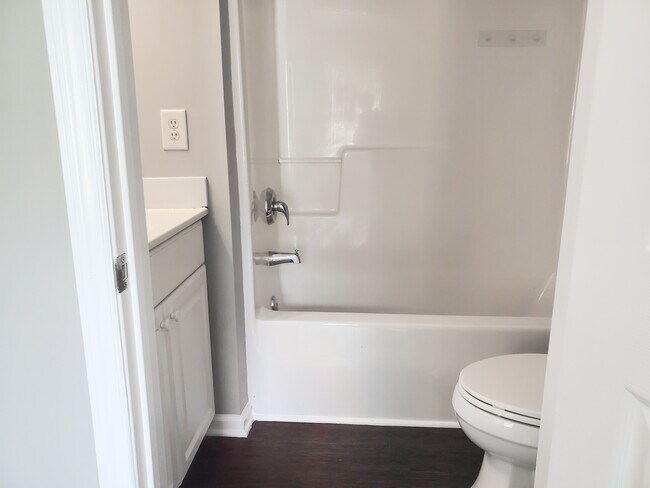 Building Photo - 912 Savin Landing