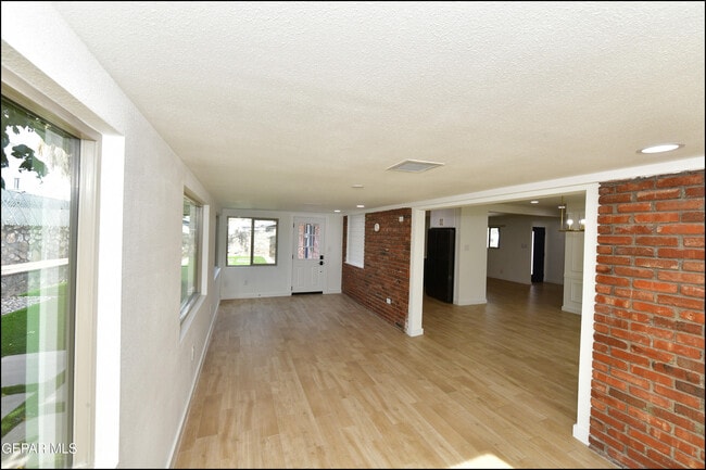 Building Photo - 3217 Wedgewood Dr