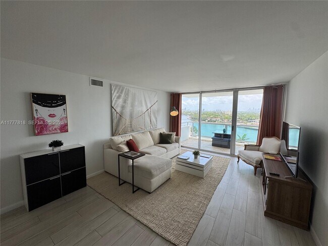 Building Photo - 5161 Collins Ave