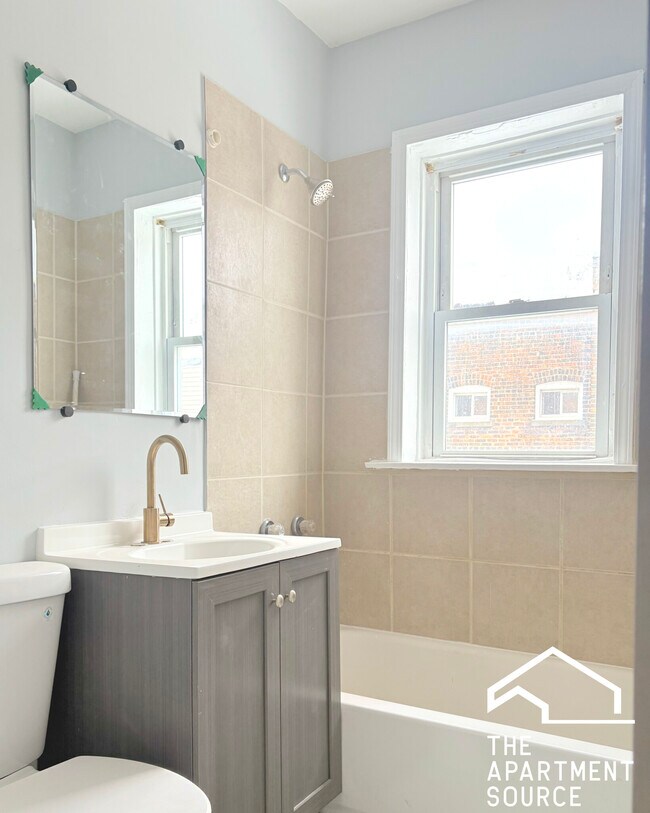 Building Photo - 6228 S Western Ave