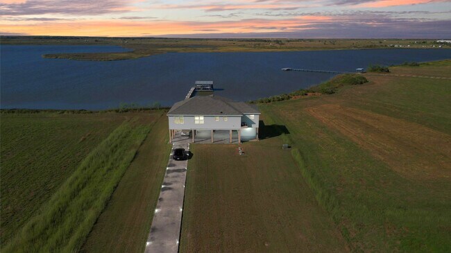 Building Photo - 747 Waypoint Dr