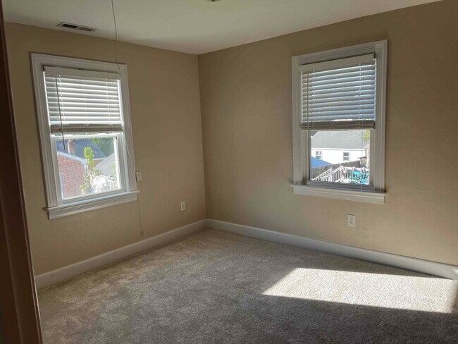 Building Photo - 309 Tareyton Ln
