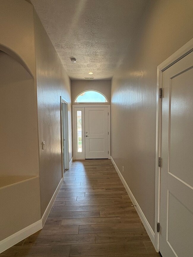 Building Photo - Townhome in Hurricane