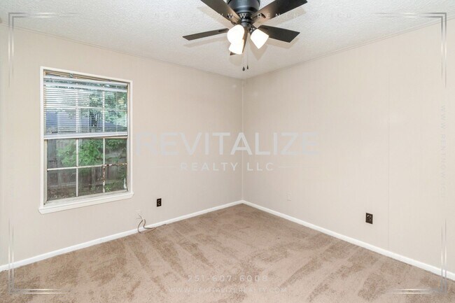 Building Photo - 3 Bedroom Bungalow in Mobile