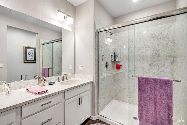 Building Photo - 327 Pear Tree Ln