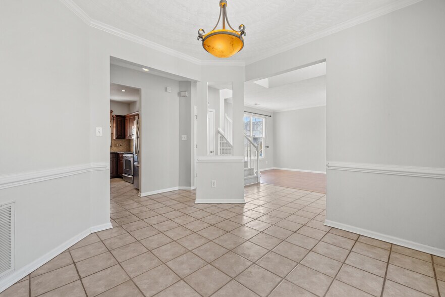 Building Photo - 305 Hidden Falls Ct
