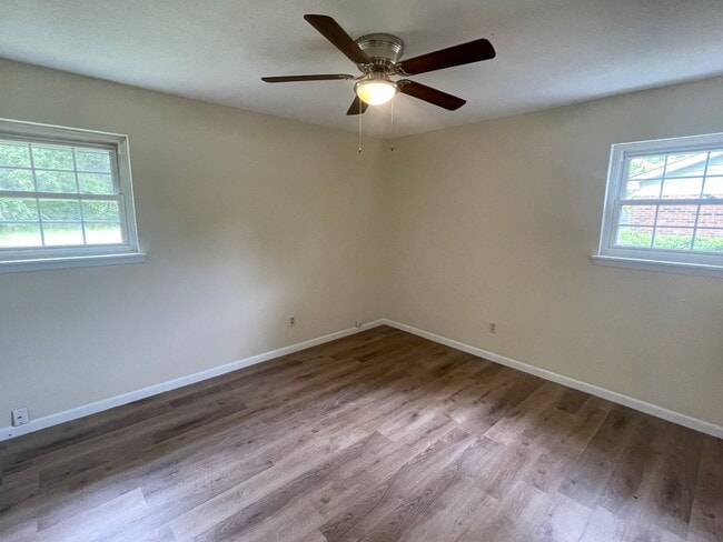 Building Photo - 346 Lancaster Rd