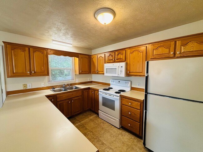 Building Photo - 205 Broce Dr