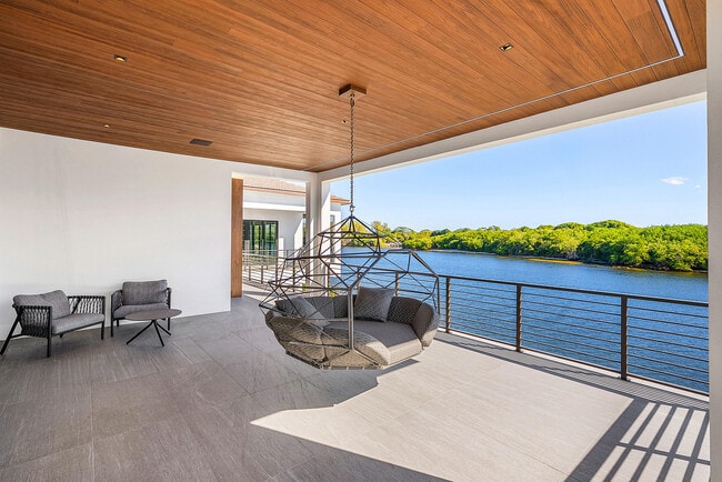 Building Photo - 2934 NE 8th Ave