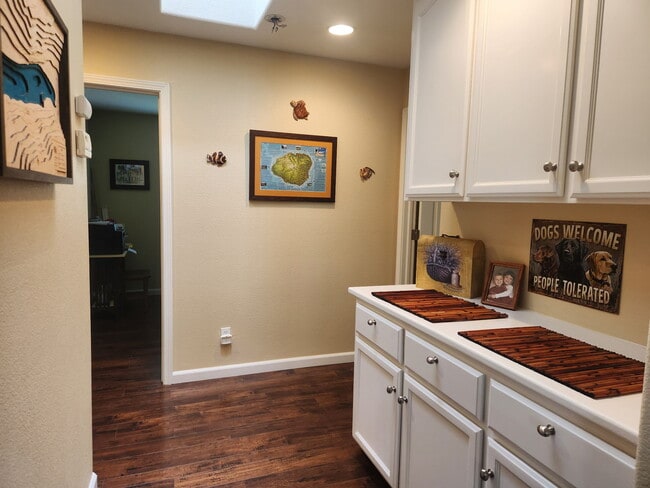 Building Photo - 2585 Greenwood Ln