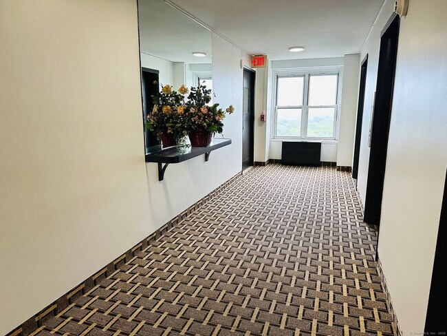 Building Photo - 2625 Park Ave