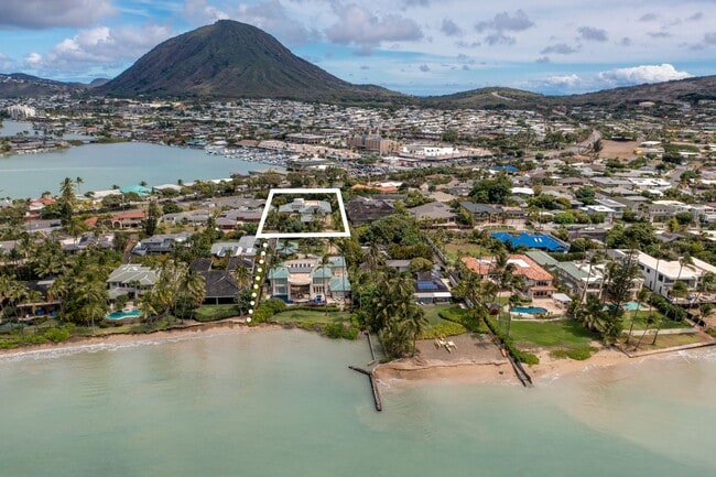 Building Photo - Portlock Paradise