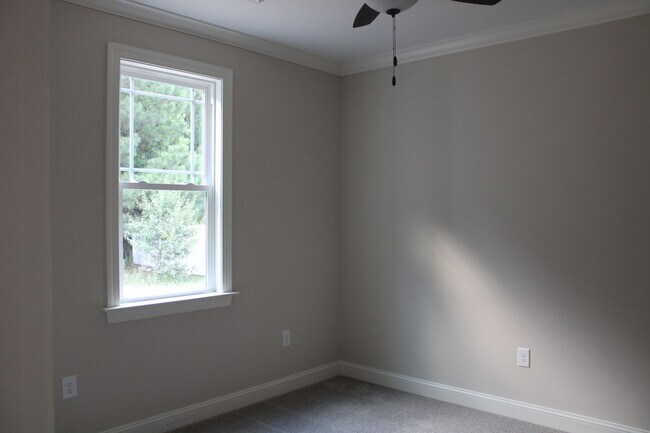 Building Photo - 4847 Jamestown Dr NW