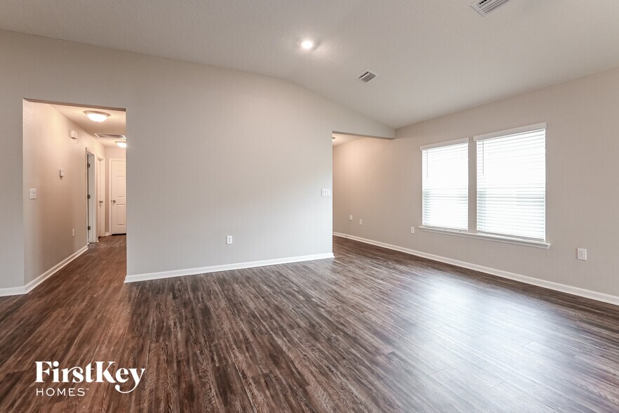 Building Photo - 242 Santorini Ct