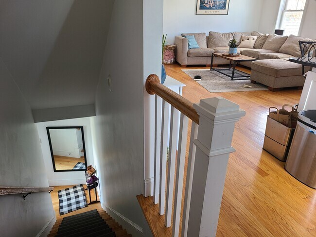 Building Photo - 10 Fern St