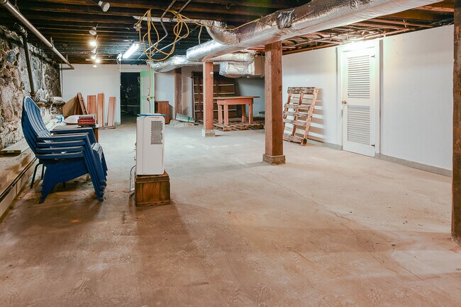 Building Photo - 430 Main St