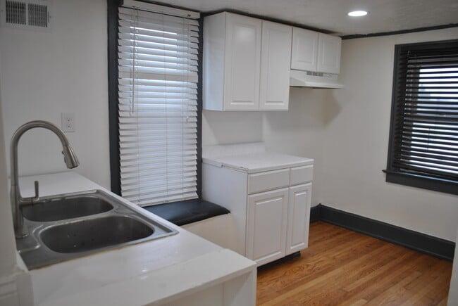 Building Photo - 3711 Broadway