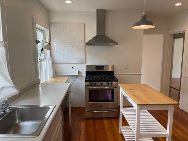 Building Photo - 11 Marion Rd