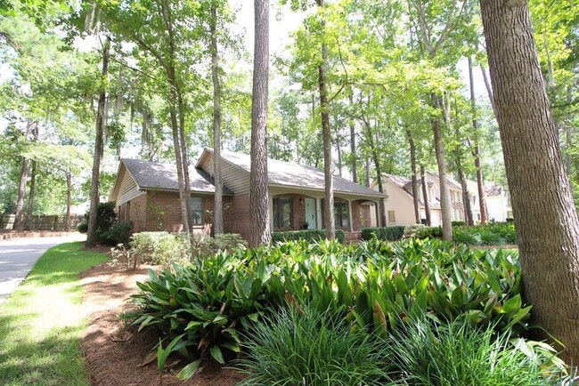 Building Photo - Magnolia Plantation Home