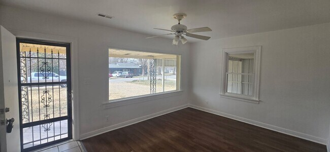 Building Photo - 2 Bed / 1 Bath + Bonus Room – SE Springfield/Galloway