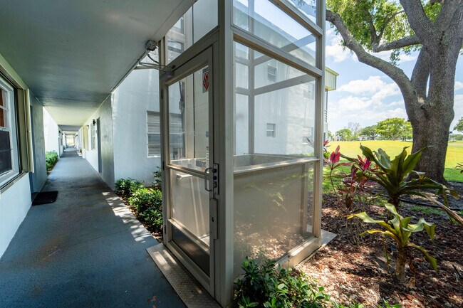 Building Photo - 938 Normandy Trail