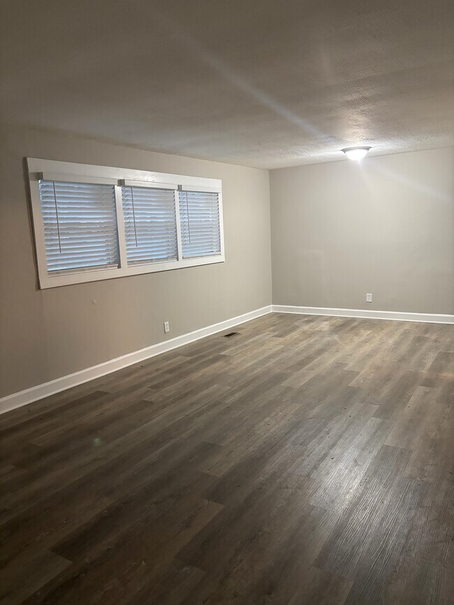 Building Photo - 3881 Spencer Cir