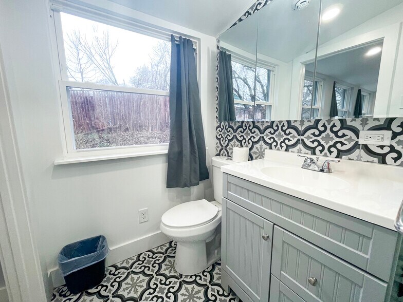 Building Photo - 4027 Beechwood Blvd