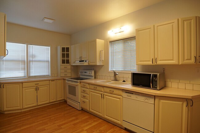 Building Photo - 1209 S J St