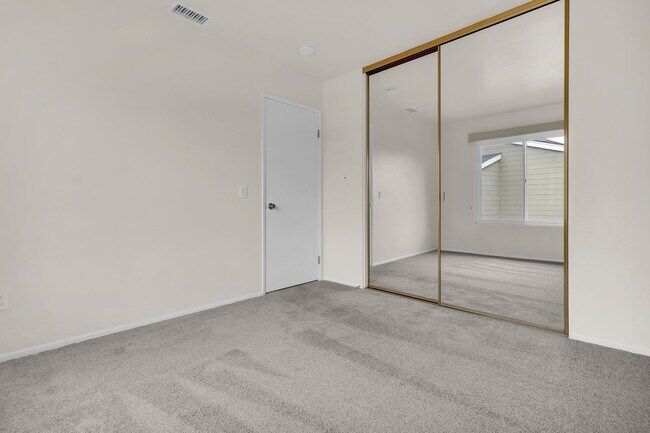 Building Photo - 26316 Los Viveros