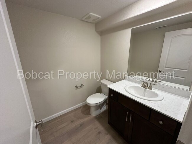 Building Photo - 862 Furlong Dr