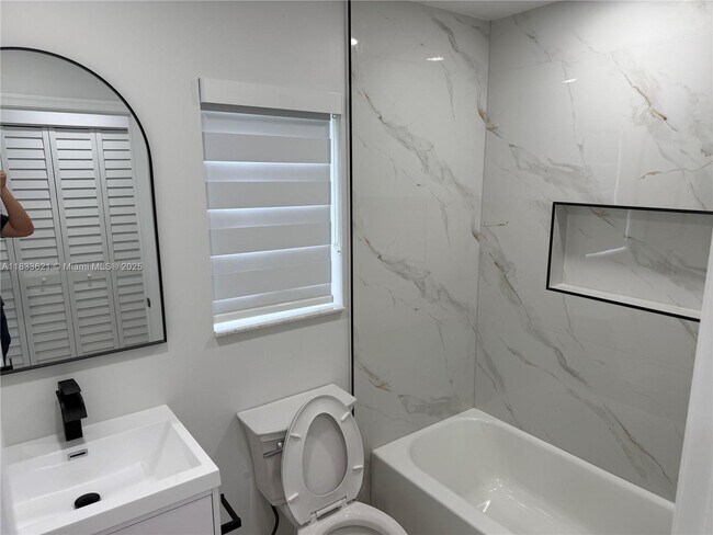 Building Photo - 1560 Canary Island Dr