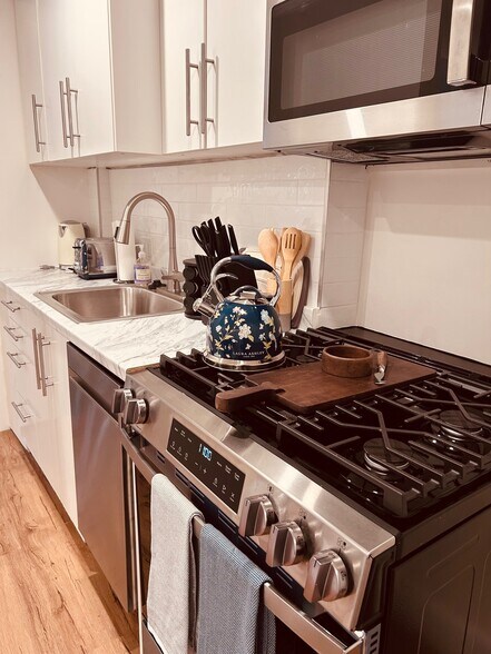 Building Photo - 1826 A St SE