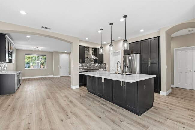 Building Photo - 601 Tamarindo Way