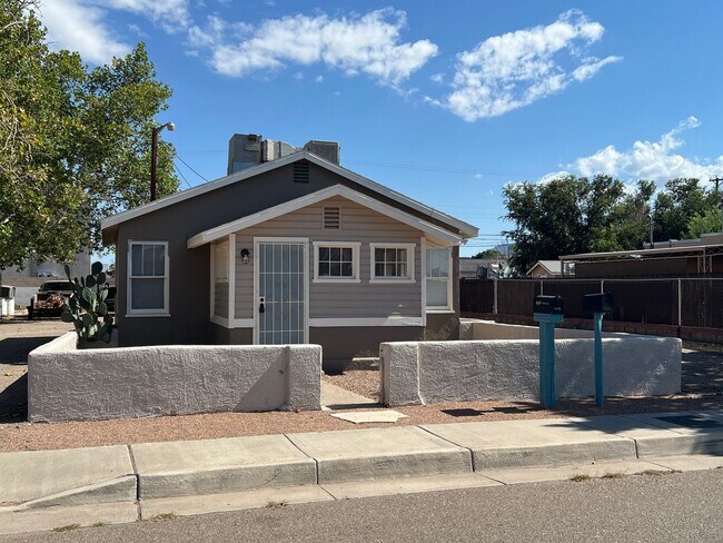 Primary Photo - Hilton Ave