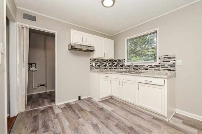Building Photo - 5301 Woodbine Ave