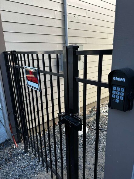 Building Photo - 530 E Park Ave