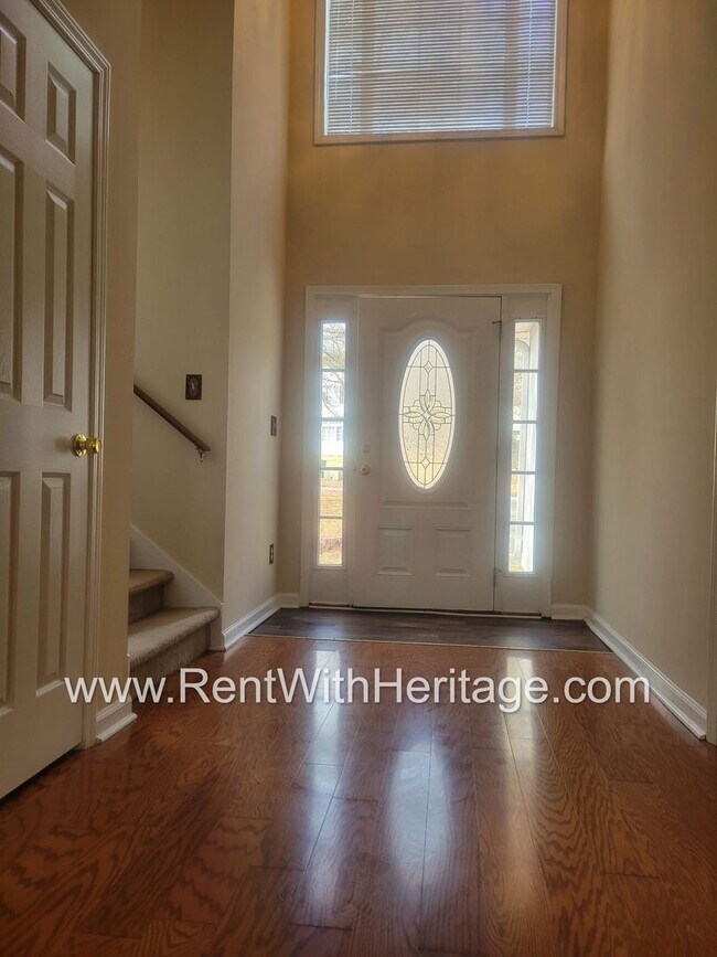 Building Photo - WOW!!...GORGEOUS HOME/HARDWOOD FLOORS/ UPGRADES GALLORE / SWIM - TENNIS